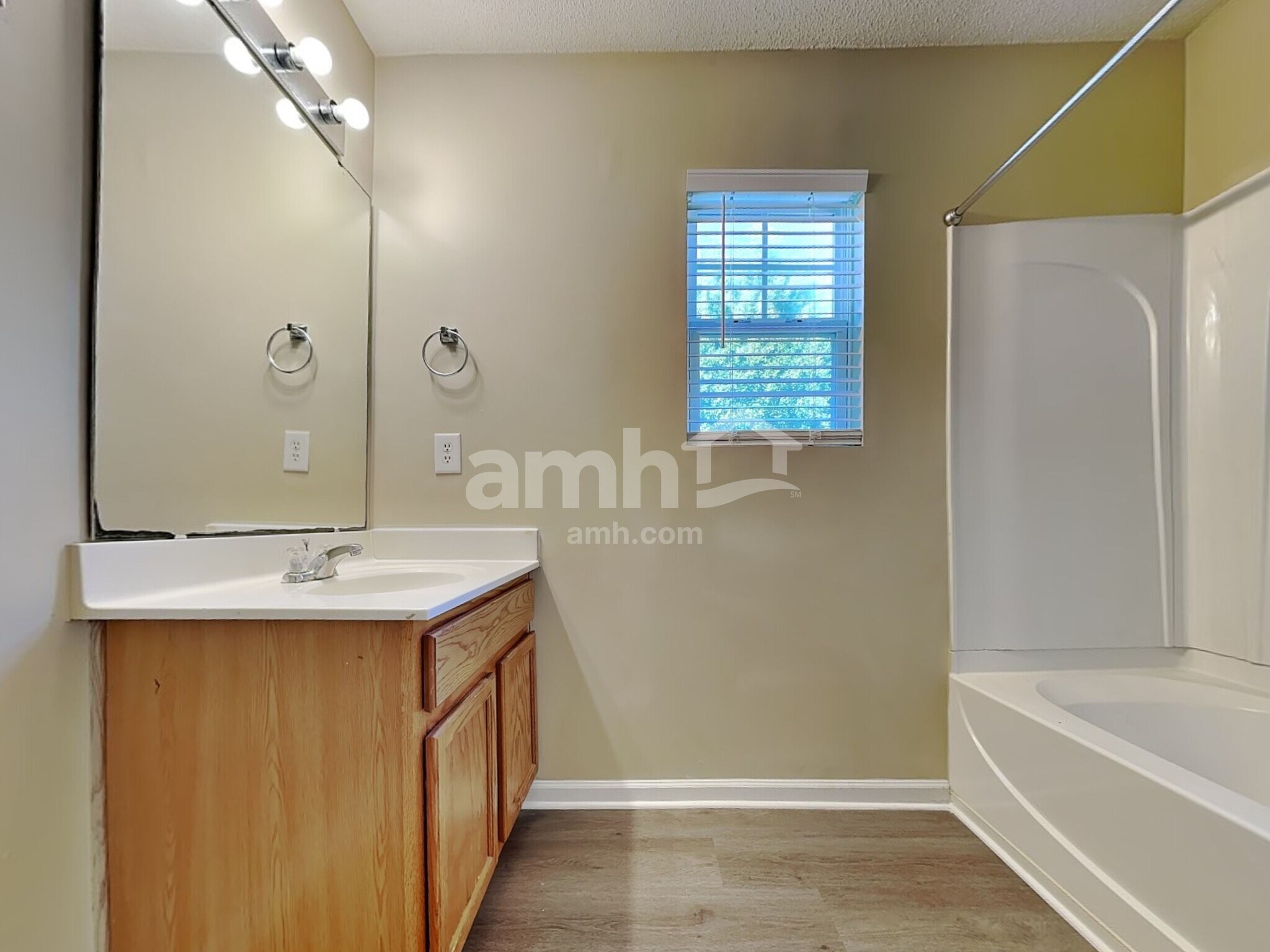 Building Photo - 3600 Mountain Brook Cir