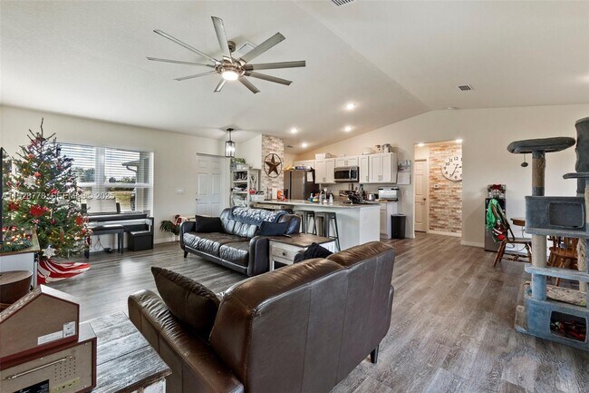 Building Photo - 3019 Honeywood Rd