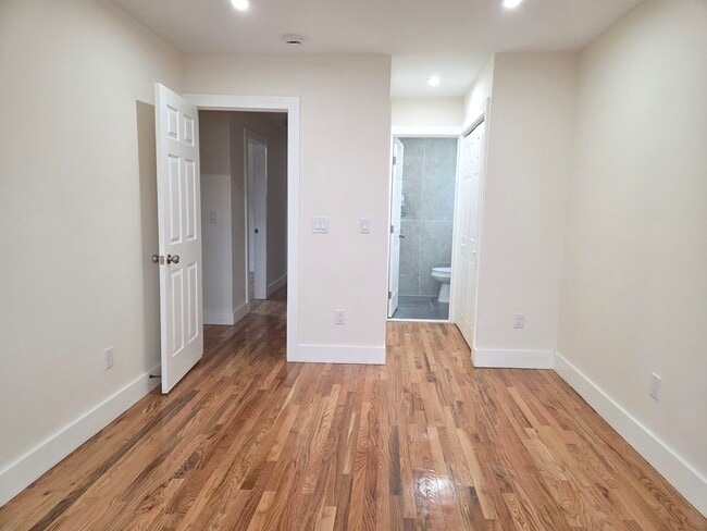 Building Photo - 120 W 44th St