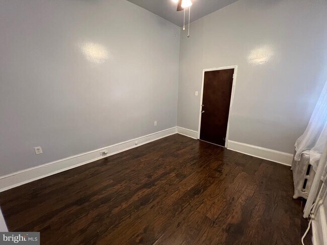 Building Photo - 521 S 41st St