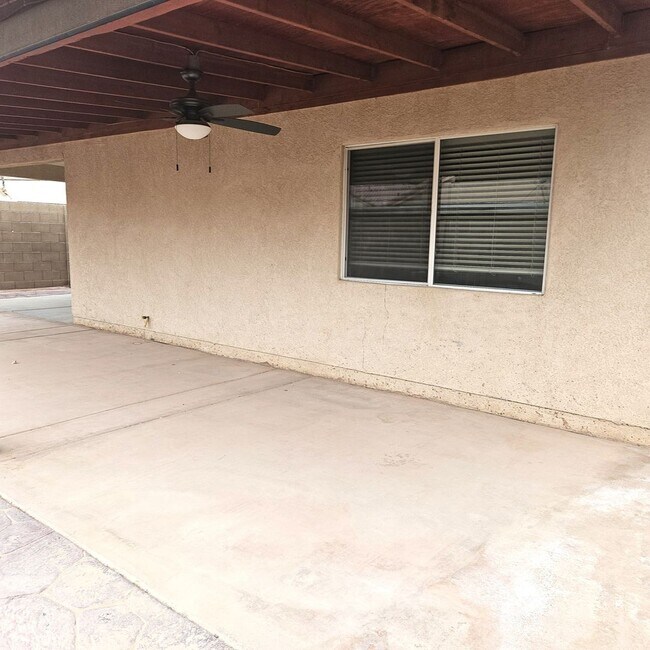 Building Photo - Awesome rental available!