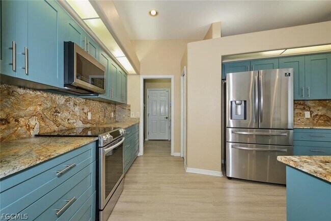 Building Photo - 734 Milwaukee Blvd