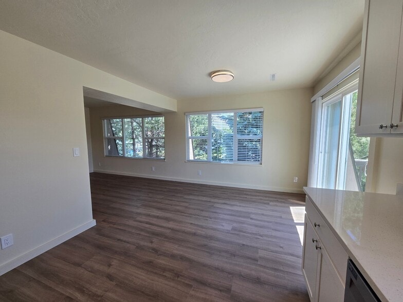 Building Photo - 405 N 16th Ave
