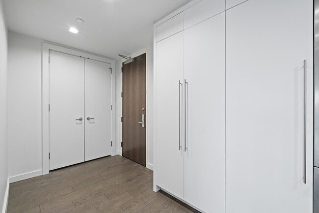 Building Photo - 320 ADOLPHUS Ave