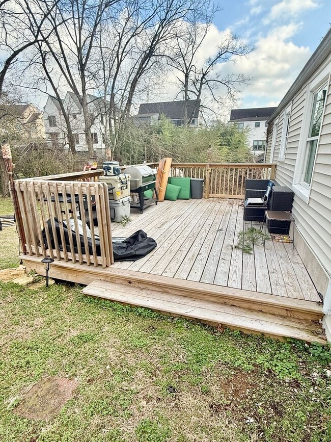Building Photo - Inglewood Charmer! 3 Bedroom 2 Bath House with back deck & partially fenced yard
