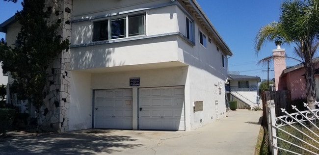 Front of building - 520 Flower S St
