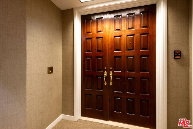 Building Photo - 10550 Wilshire Blvd