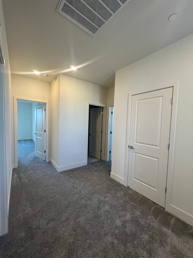 Building Photo - 1748 Jade Pl