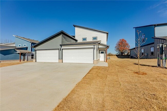 Building Photo - 1408 SW Casuarina Dr