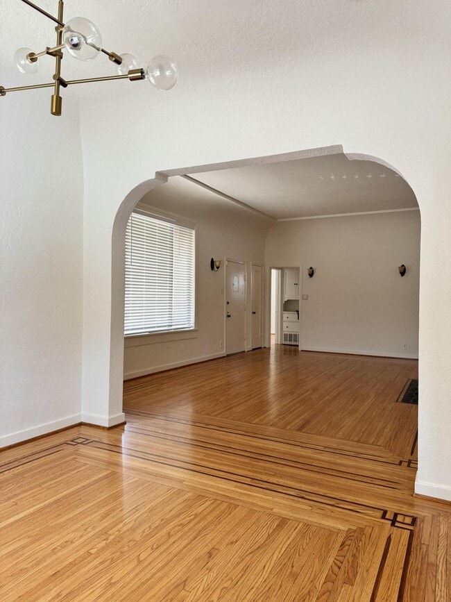 Building Photo - 2779 Lakewood Ave N