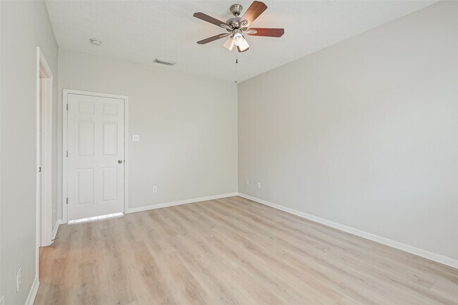 Building Photo - 717 Cedarwood Dr