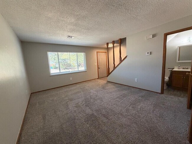 Building Photo - 2616 Elwood Dr