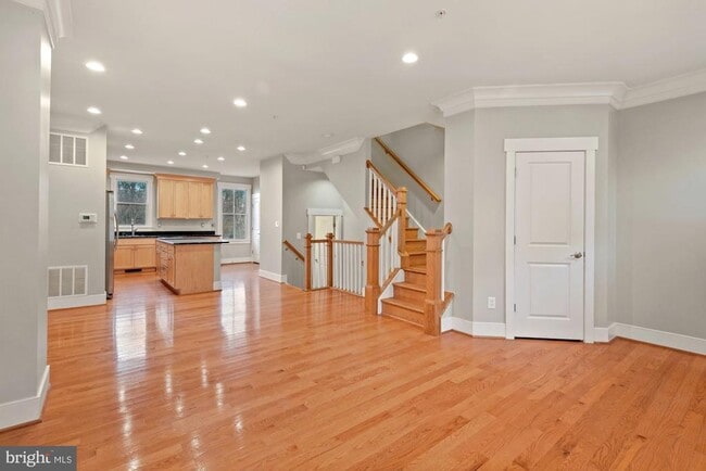 Building Photo - 2735 Cassedy St