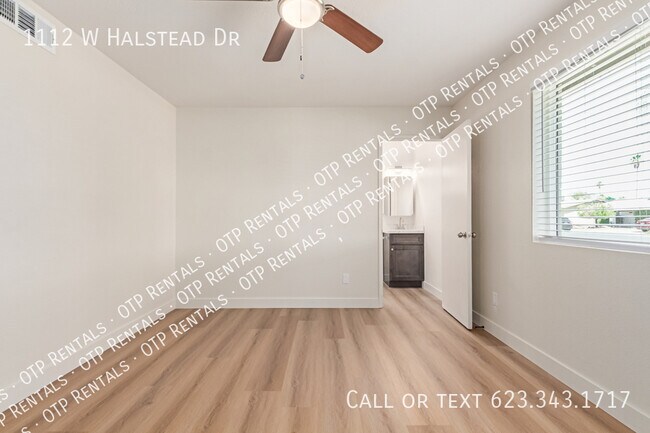 Building Photo - 1112 W Halstead Dr