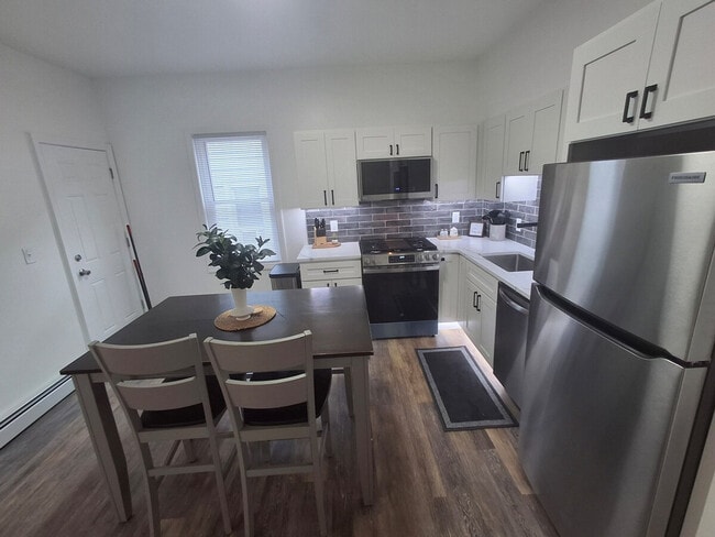 Building Photo - 23 Handy St