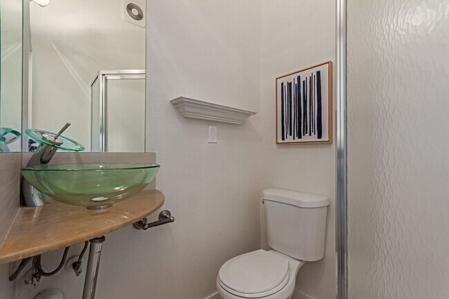 Building Photo - Charming 3-Bedroom Mid-Century Gem in the ...