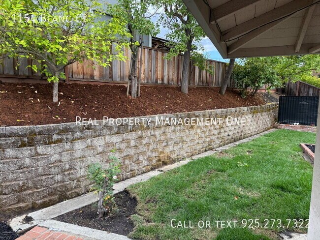 Building Photo - 1154 Blanc Ct