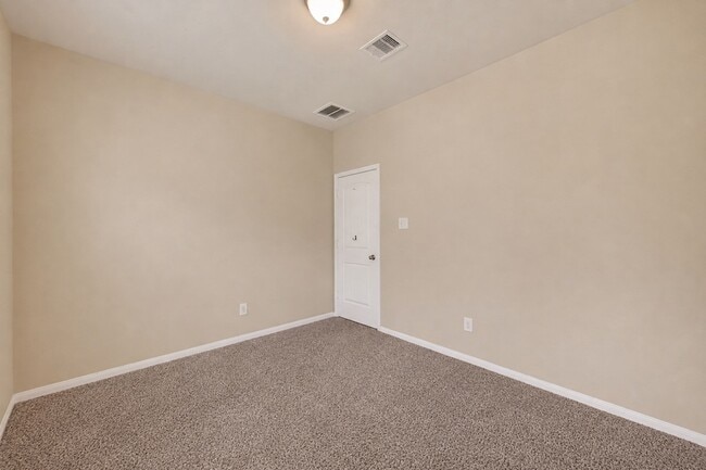 Building Photo - 1251 S Maple Dr