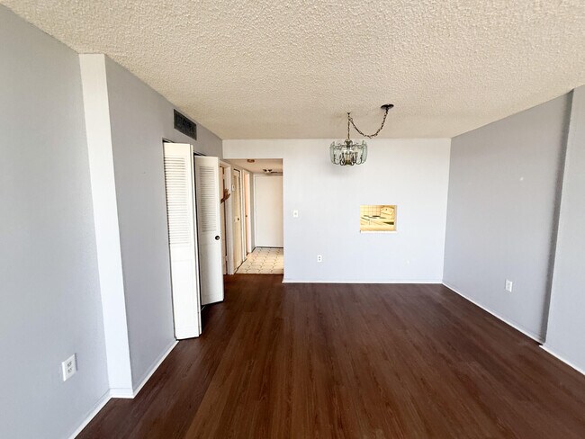 Building Photo - 13155 Ixora Ct