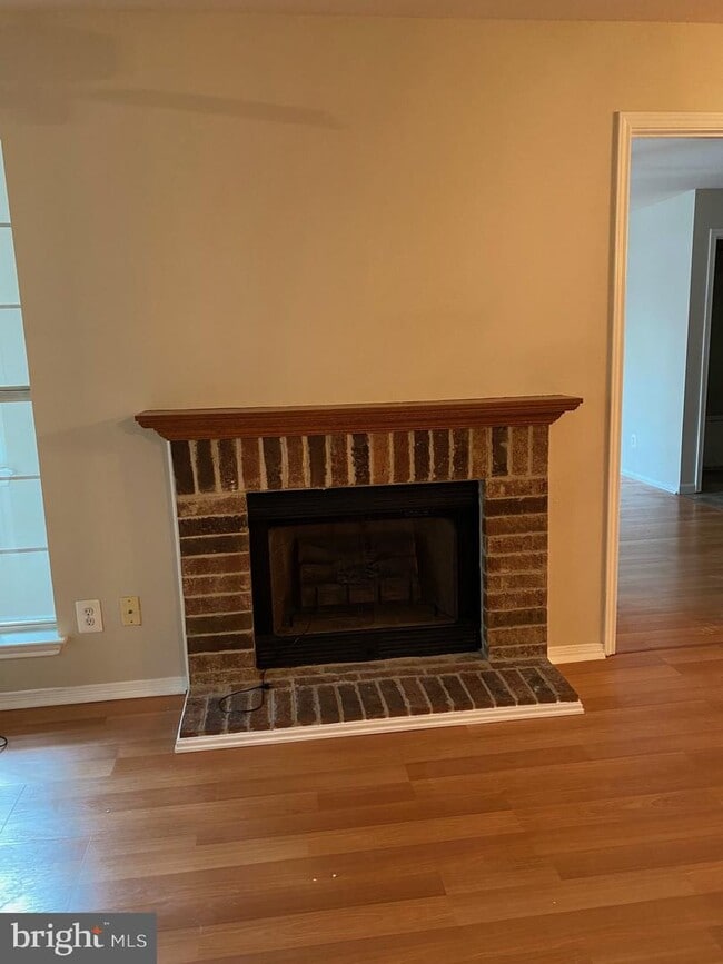 Building Photo - 310 Canterbury Rd