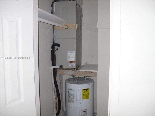 Building Photo - 1675 NE 150th St