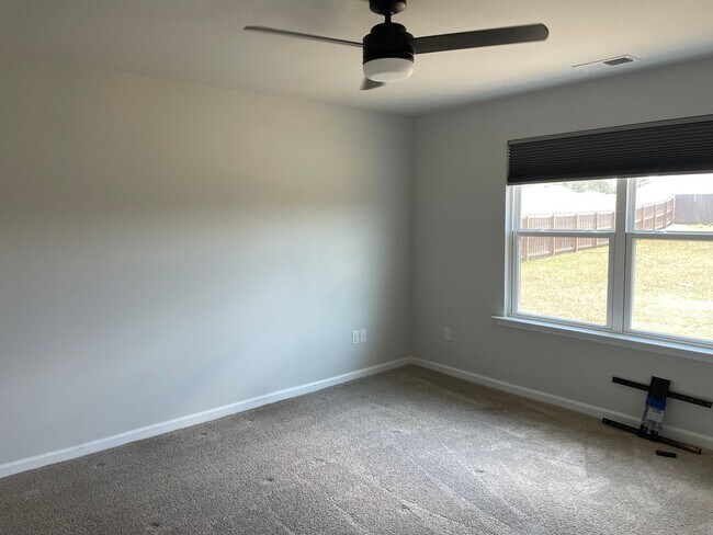 Building Photo - 3 Bedroom 2 Bath Home in Eagle Creek, Bolivia, NC