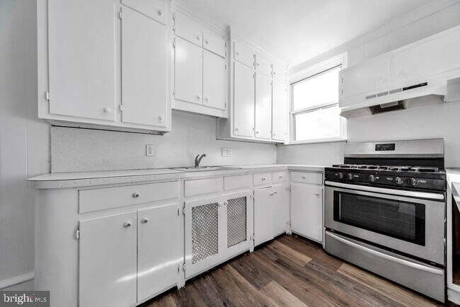 Building Photo - 244 Wabash Ave