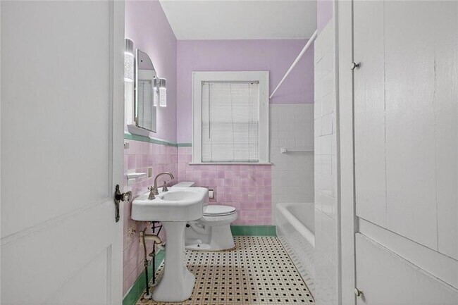 Building Photo - 444 Burlington Rd NE