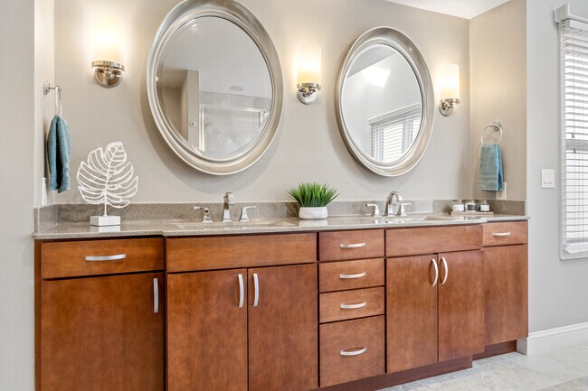 Building Photo - 221 Brighton Way