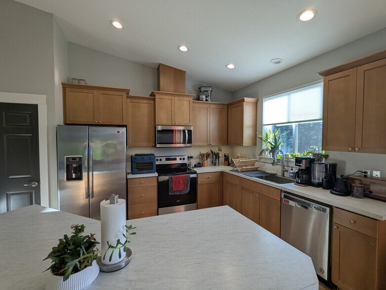 Building Photo - 342 Helens Ln