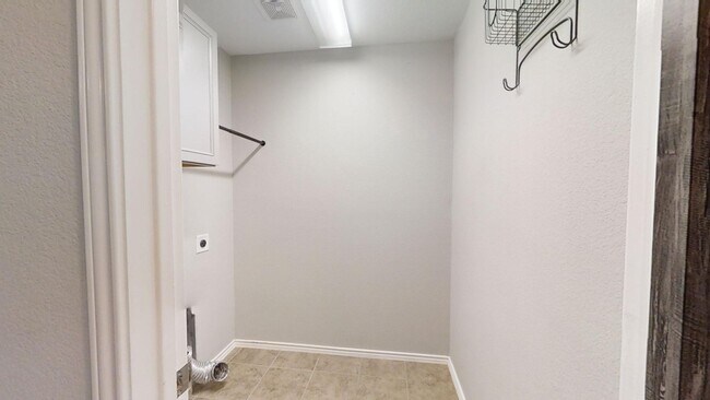 Building Photo - 2915 Thunder Gulch