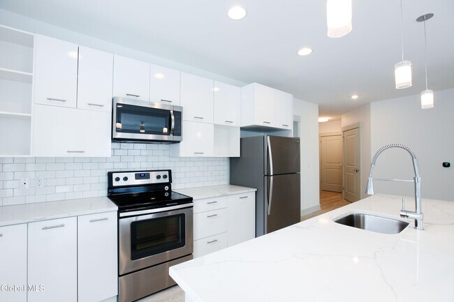 Building Photo - 25 Whistler Ct