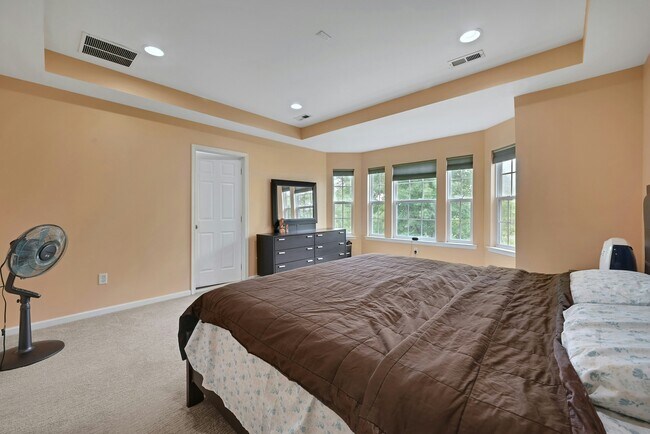 Building Photo - 16 Creekside Ct