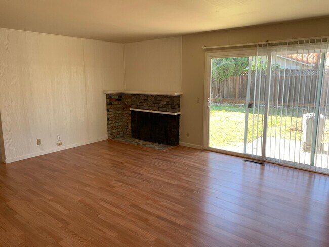 Building Photo - 10787 Willowbrook Way