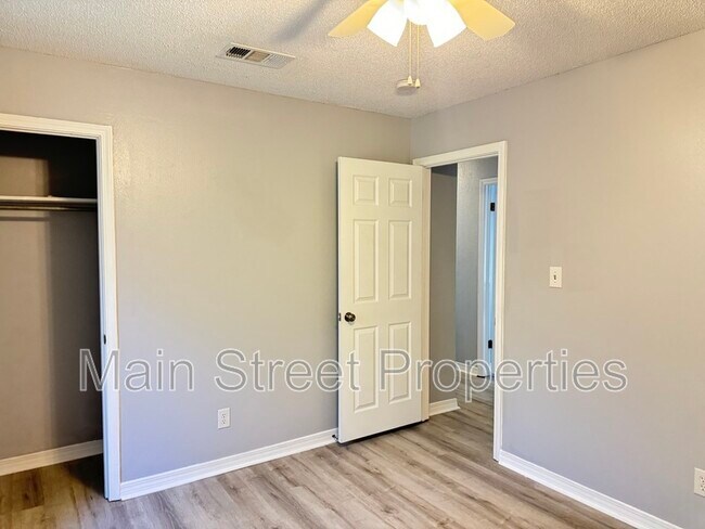 Building Photo - 517 Benjulyn Rd