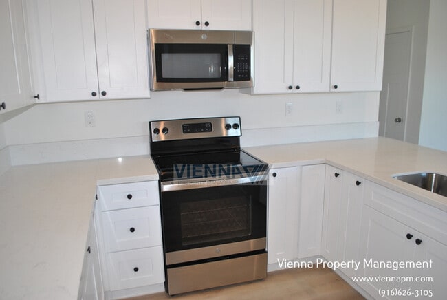 Building Photo - 7076 Auburn Blvd