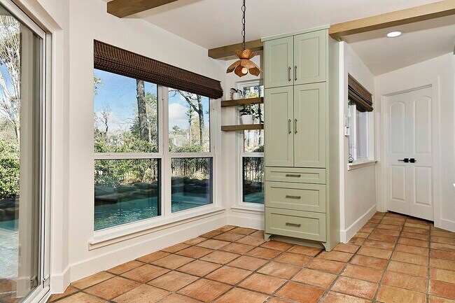 Building Photo - 15 Crinkleroot Ct