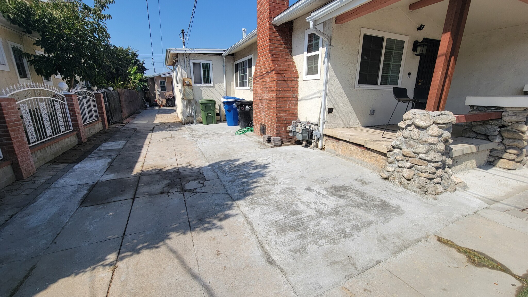 Building Photo - 1243 N Alexandria Ave