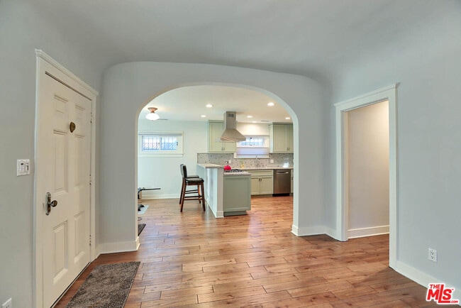 Building Photo - 752 N Las Palmas Ave