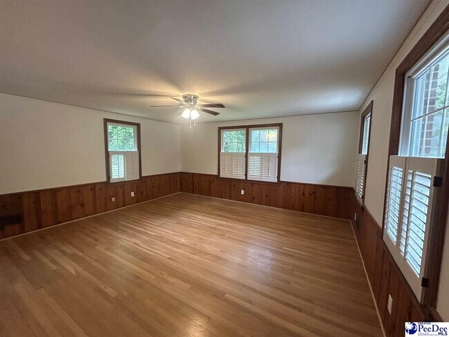 Building Photo - 503 Greenway Dr
