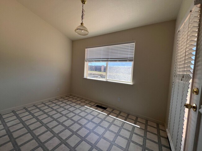 Building Photo - 3/2/2 Home in Minden, Johnson Lane area