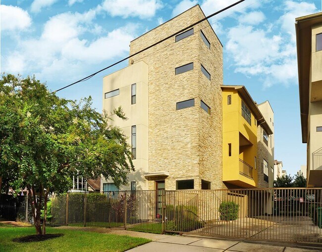 Primary Photo - 4611 Austin St
