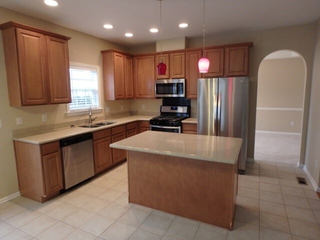 Building Photo - 121 Hampton Lake Dr