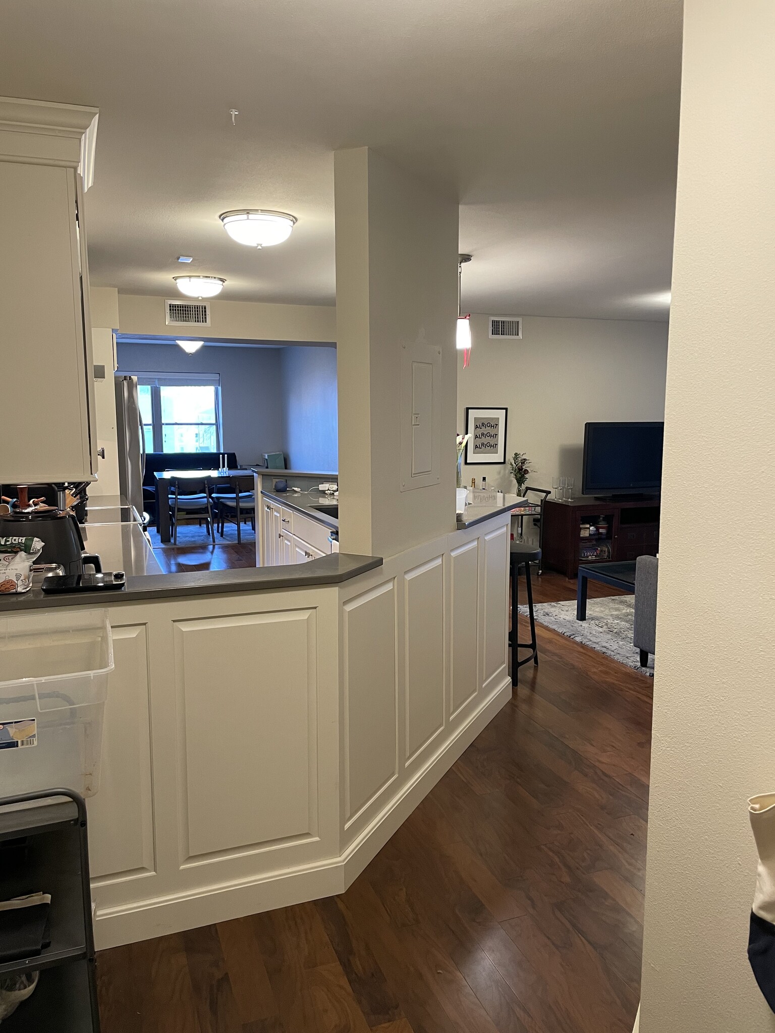 Entry - 332 S Linn St