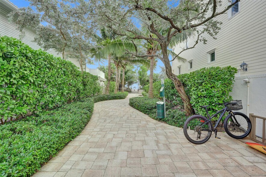 Building Photo - 3406 Robbins Rd