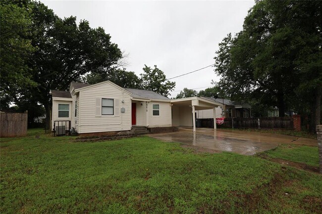 Building Photo - 8418 Grovecrest Dr