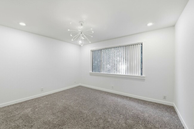 Building Photo - Hidden Gem at Saratoga Creekside – End Unit with Yard