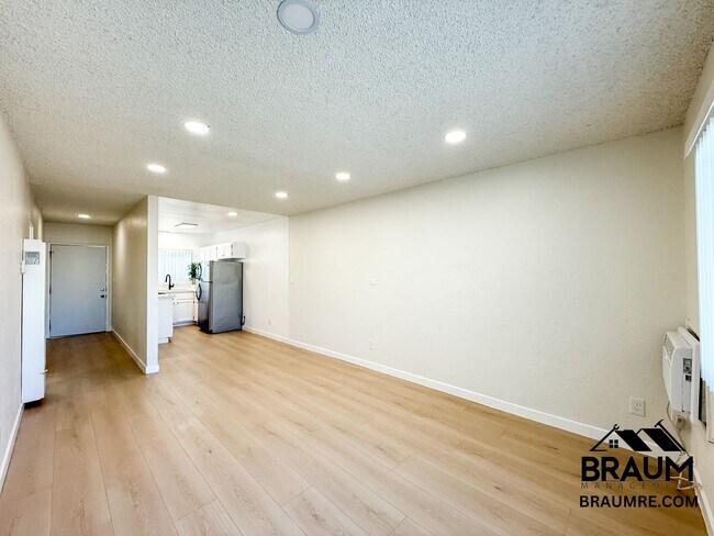 Building Photo - 4636 Laurel Canyon Blvd