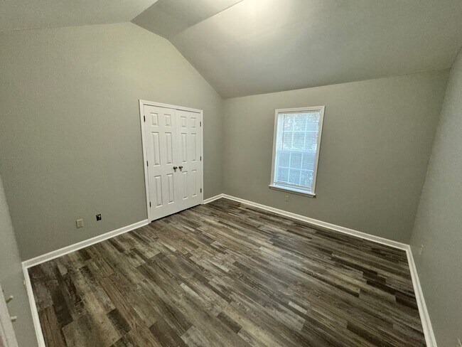 Building Photo - 3BR/2BA Home