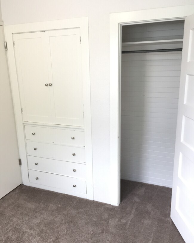 Building Photo - 609 N 48th St